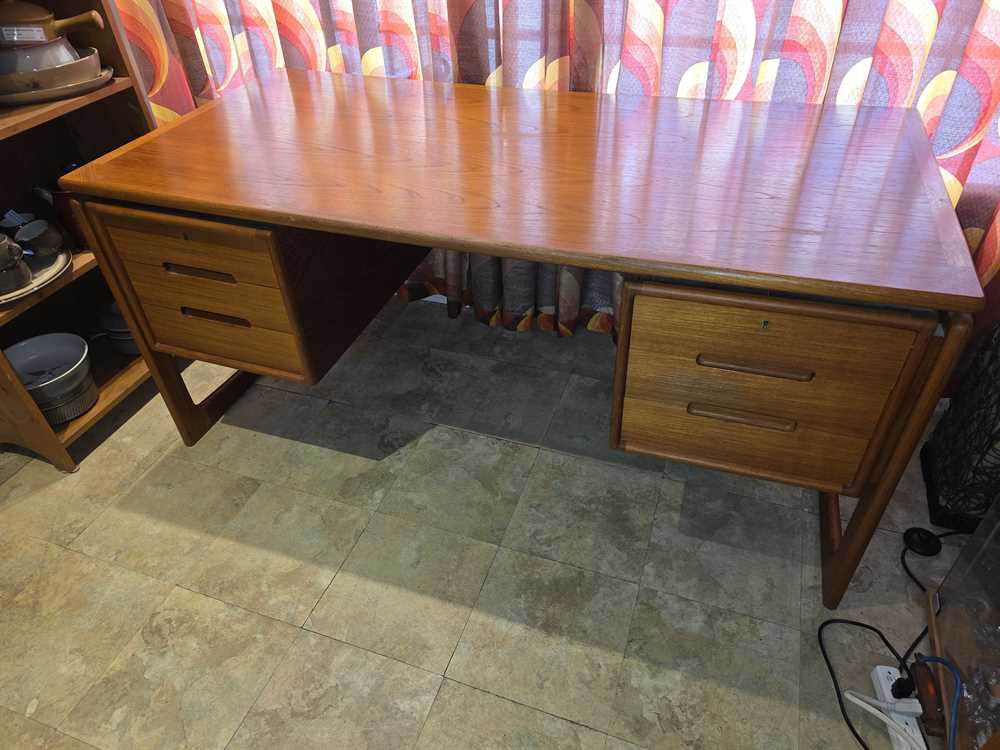 Dyrlund Floating Top Bookcase Desk