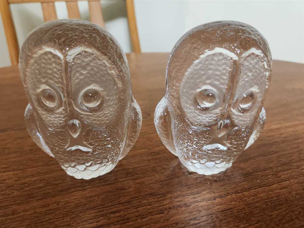 Mats Jonasson Signed and Numbered Glass Sculpture Owl