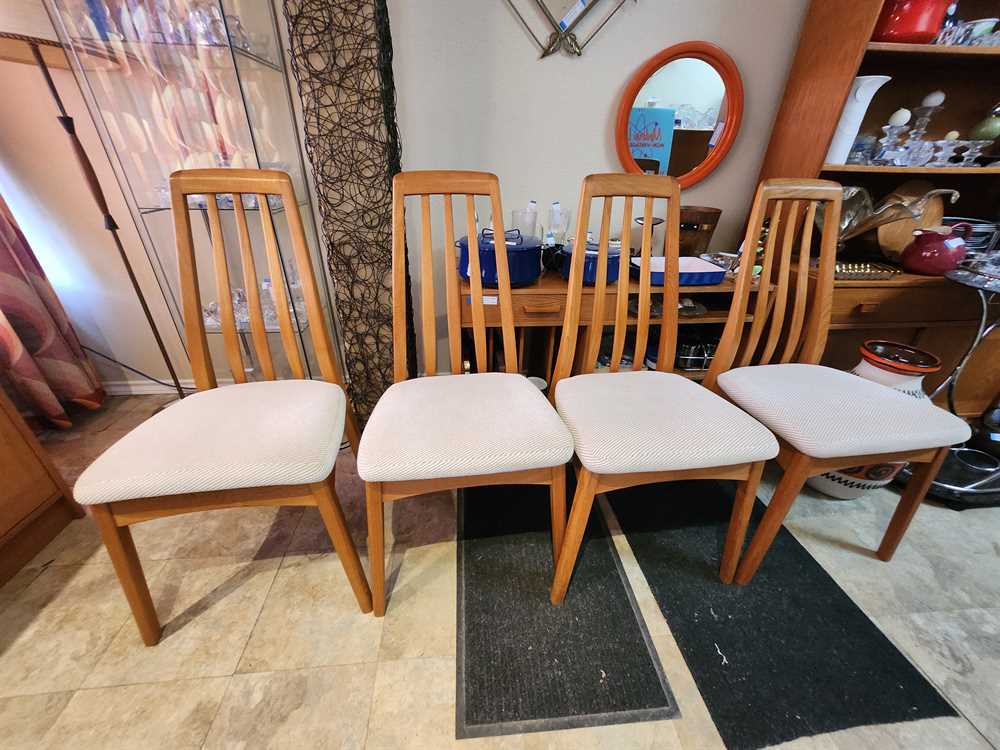 Set of 4 Benny Linden Teak High Back Dining Chairs