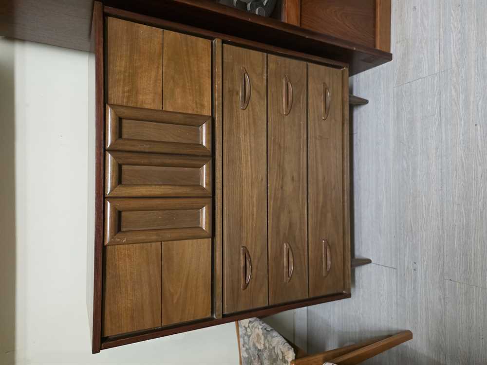 Viscol by Victoriaville Walnut 4 Drawer Tallboy Dresser