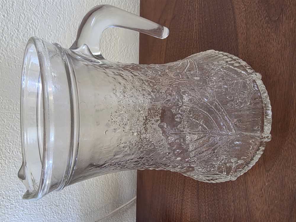 Lasisepat Finland Parsley Water Pitcher