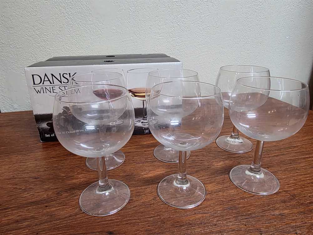 Set of 6 Dansk Wine Stem "Wine Lovers" Glasses. - Holland