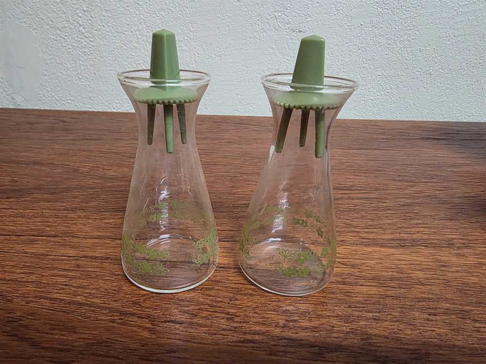 Pyrex Spring Blossom Salt & Pepper Shaker Set