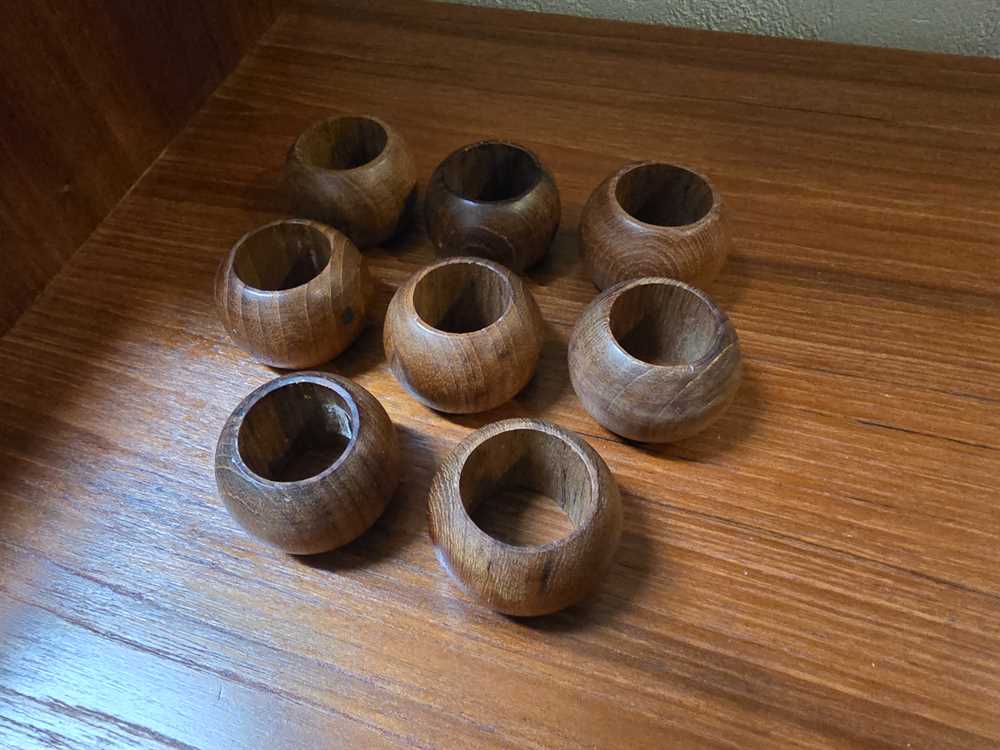 Set of 8 Teak Napkin Rings