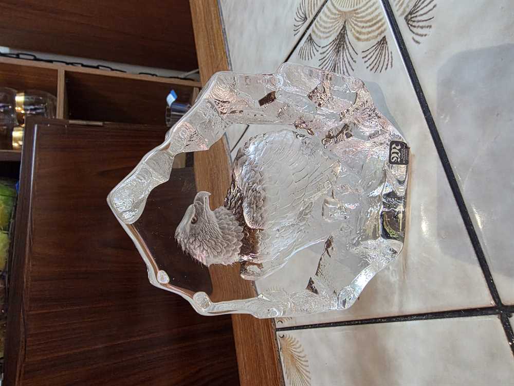 Mats Jonasson Eagle Glass Sculpture Signed and Numbered