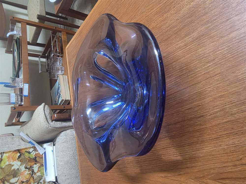 4 Petal Floral Bowl in Blue by Jan Beranek for Skrdlovice Czech Republic, 1960s