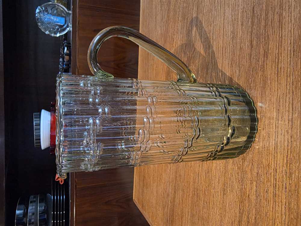 Riihimaen Lasi Jasas Avacodo Green Bamboo Pitcher by Erkkitapio Siiroinen