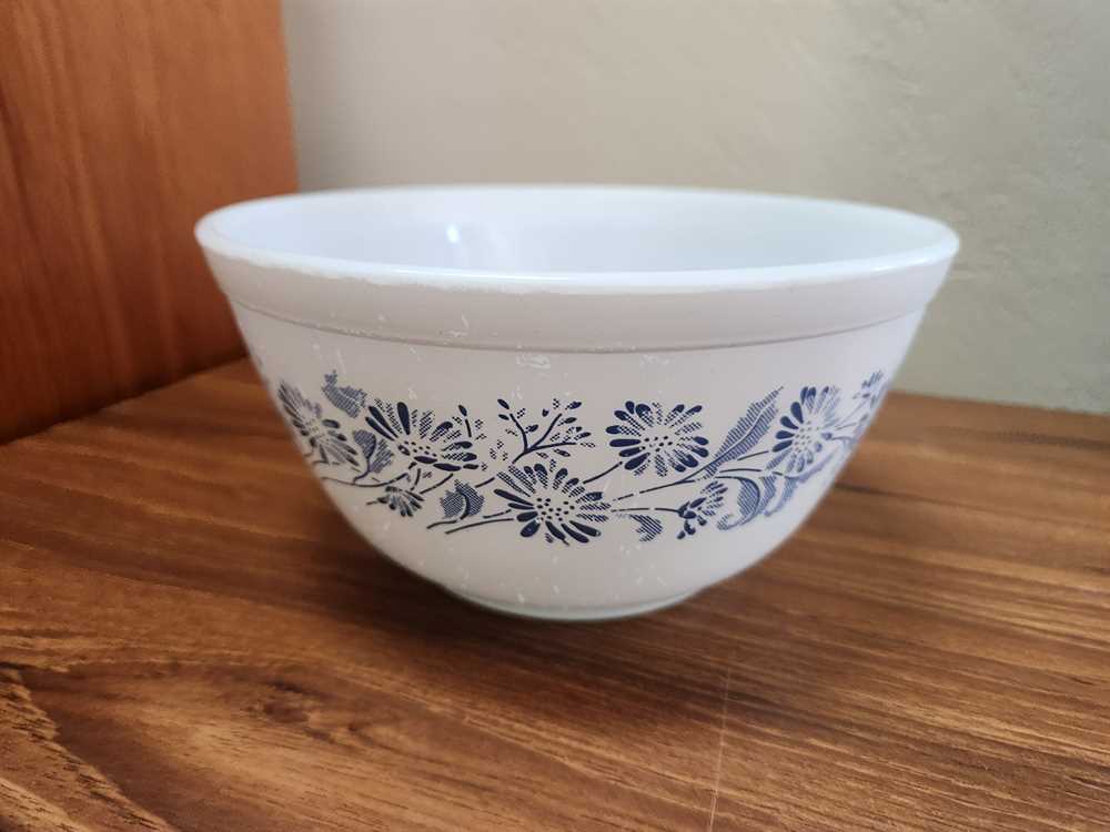 Pyrex Colonial Mist 402