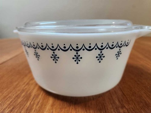 [MB01884] Pyrex Blue Garland 474