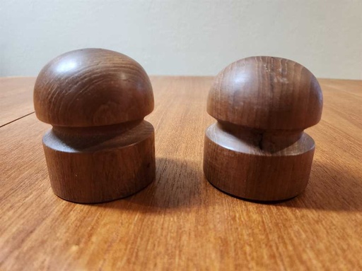 [MB01886] Winsome Teak Salt and Pepper Shakers