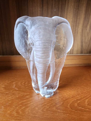 [MB02053] Mats Jonasson Large Glass Elephant Sculpture