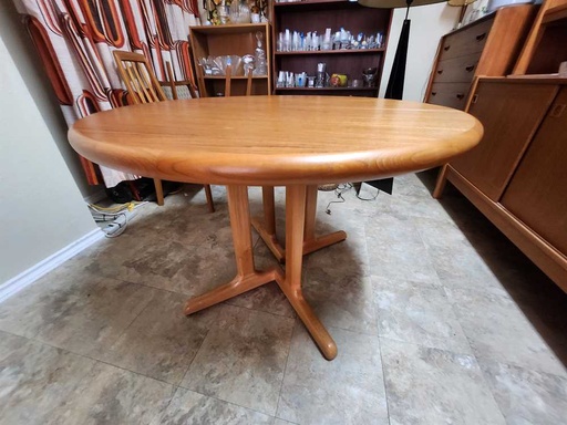 [CT00324] Nordic Furniture Teak Round  Dining Table w / 1 Leaf