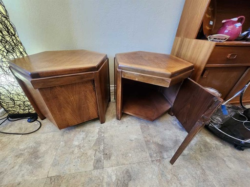 [MB02182] Pair of Lane Walnut Side Tables W/ Compartments!