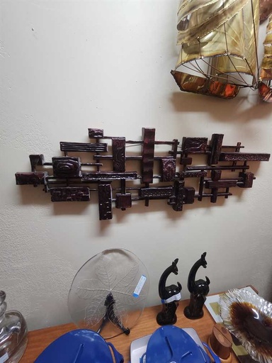 [MB02194] Syroco / Dart Industries Molded Purple Plastic Brutalist Wall Hanging. 