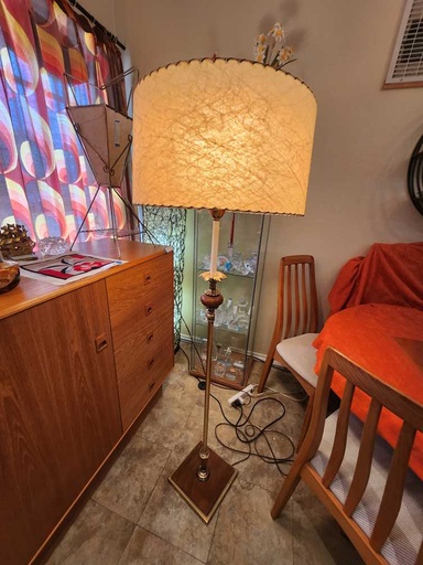 [MB02199] Walnut & Brass Floor Lamp