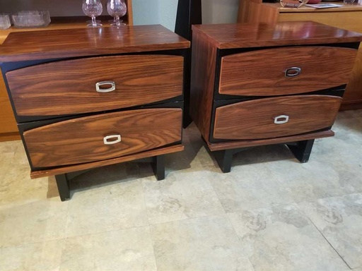 [MB02217] Pair of Walnut Finished Nightstands