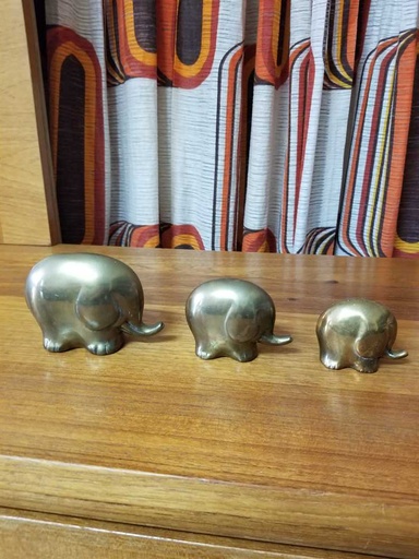 [MB02231] Set of three small brass Elephants