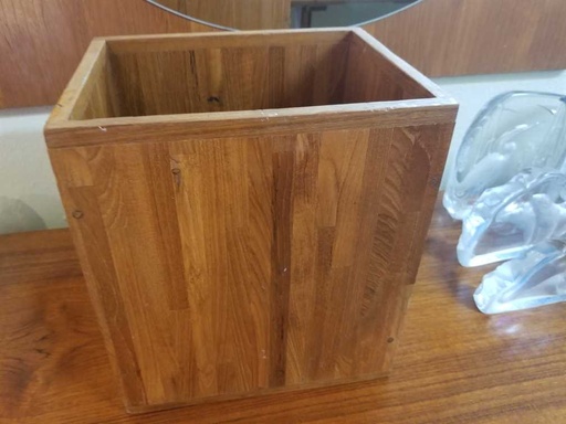 [MB02266] Solid Teak Planter
