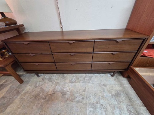 [MB02301] Walnut Lowboy 9 Drawer Dresser by Victoriaville