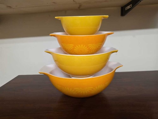 [MB02334] Pyrex Daisy Cinderella Bowl Set (4 Pieces)