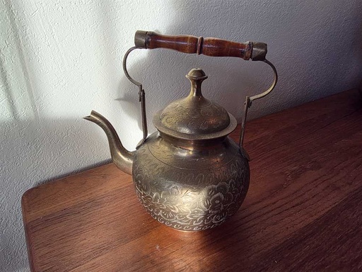 [MB02355] Brass Teapot