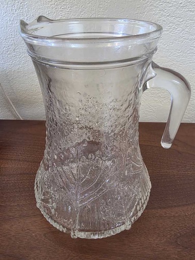[MB02373] Lasisepat Finland Parsley Water Pitcher