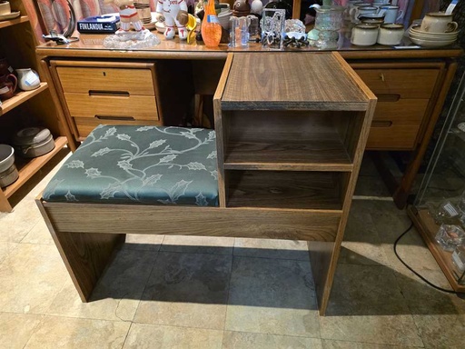 [MB02407] Walnut Finish Telephone Table