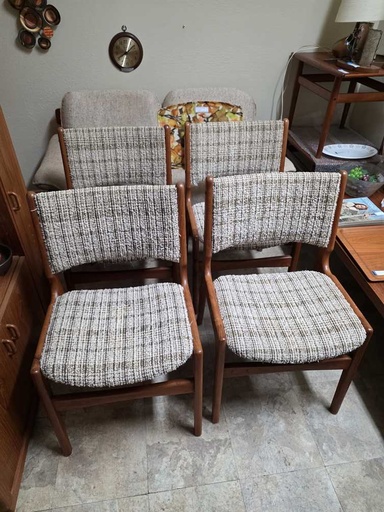 [CT00391] Set of 4 Uldum Mobler Teak Dining Chairs designed by Johannes Andersen