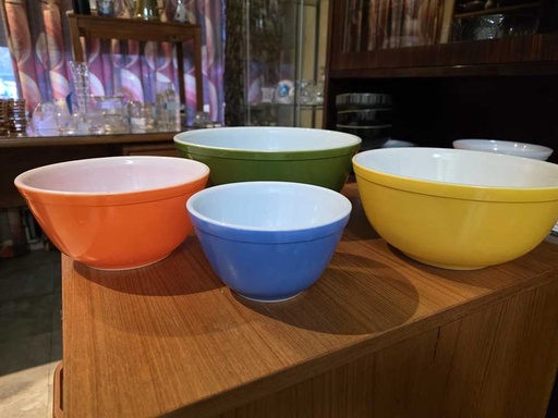 [MB02490] Pyrex Reverse Primary Mixing Bowl Set (401-404)