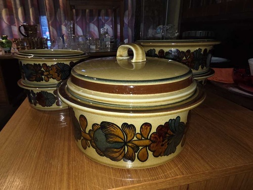 [MB02499] Arabia Finland Otso Large Casserole W/Lid 9 1/4" by Raija Uosikkinen and Ulla Procopé