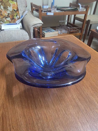 [MB02517] 4 Petal Floral Bowl in Blue by Jan Beranek for Skrdlovice Czech Republic, 1960s