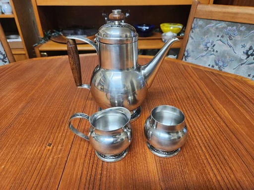[CT00139] Vintage Oneida Japan Stainless Steel - Teak Handled Coffee Pot plus Cream and Sugar Set